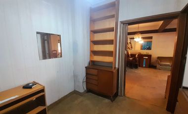 Olivos - A 2 cuadras de Av. Maipú - Chalet a refaccionar - Planta Baja con excelente frente!