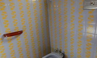 Olivos - A 2 cuadras de Av. Maipú - Chalet a refaccionar - Planta Baja con excelente frente!