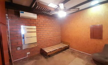 Olivos - A 2 cuadras de Av. Maipú - Chalet a refaccionar - Planta Baja con excelente frente!
