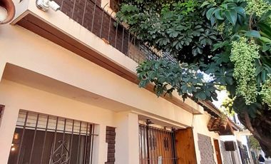 Olivos - A 2 cuadras de Av. Maipú - Chalet a refaccionar - Planta Baja con excelente frente!