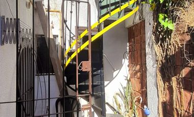 Olivos - A 2 cuadras de Av. Maipú - Chalet a refaccionar - Planta Baja con excelente frente!