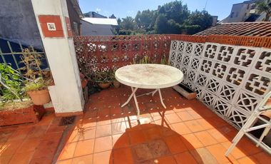 Olivos - A 2 cuadras de Av. Maipú - Chalet a refaccionar - Planta Baja con excelente frente!
