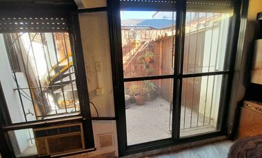 Olivos - A 2 cuadras de Av. Maipú - Chalet a refaccionar - Planta Baja con excelente frente!