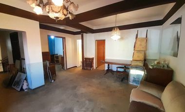 Olivos - A 2 cuadras de Av. Maipú - Chalet a refaccionar - Planta Baja con excelente frente!