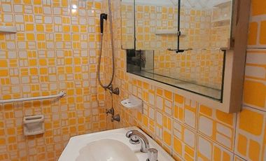 Olivos - A 2 cuadras de Av. Maipú - Chalet a refaccionar - Planta Baja con excelente frente!