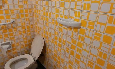 Olivos - A 2 cuadras de Av. Maipú - Chalet a refaccionar - Planta Baja con excelente frente!