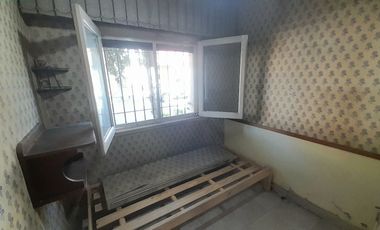 Olivos - A 2 cuadras de Av. Maipú - Chalet a refaccionar - Planta Baja con excelente frente!