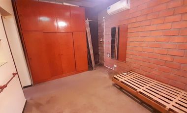 Olivos - A 2 cuadras de Av. Maipú - Chalet a refaccionar - Planta Baja con excelente frente!