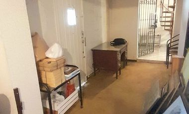 Olivos - A 2 cuadras de Av. Maipú - Chalet a refaccionar - Planta Baja con excelente frente!