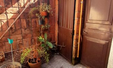Olivos - A 2 cuadras de Av. Maipú - Chalet a refaccionar - Planta Baja con excelente frente!