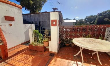 Olivos - A 2 cuadras de Av. Maipú - Chalet a refaccionar - Planta Baja con excelente frente!