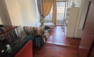 Departamento con un dormitorio, cocina, living comedor, baño, balcón, cochera, quincho en la terraza.-