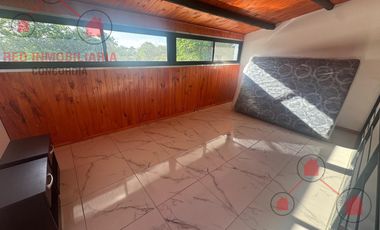 Departamento con un dormitorio, cocina, living comedor, baño, balcón, cochera, quincho en la terraza.-