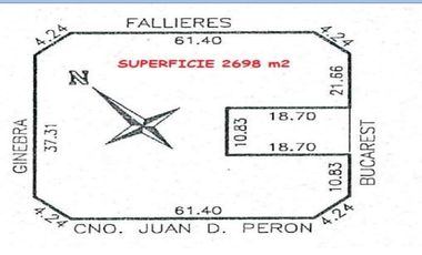 Desarrollado sobre una manzana atípica con superficie de 2698 m2 m2 de forma rectangular