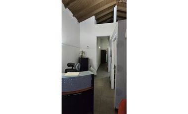 Alquiler de Local comercial en Vía porras.Cod-J342
