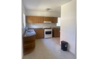 ALQUILO CASA EN BRISA DEL GOLF EN PH VILLA ALTA EN ESQUINA