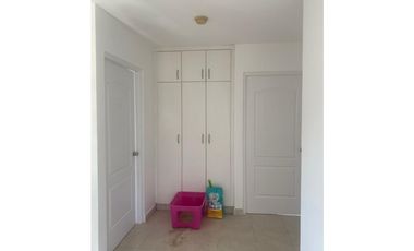 ALQUILO CASA EN BRISA DEL GOLF EN PH VILLA ALTA EN ESQUINA