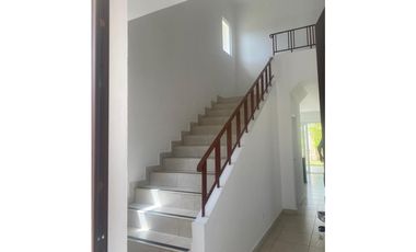 ALQUILO CASA EN BRISA DEL GOLF EN PH VILLA ALTA EN ESQUINA