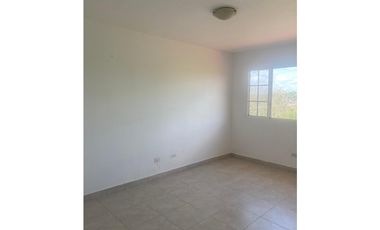 ALQUILO CASA EN BRISA DEL GOLF EN PH VILLA ALTA EN ESQUINA