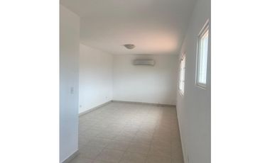 ALQUILO CASA EN BRISA DEL GOLF EN PH VILLA ALTA EN ESQUINA