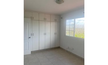 ALQUILO CASA EN BRISA DEL GOLF EN PH VILLA ALTA EN ESQUINA