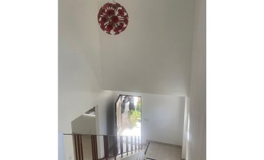 ALQUILO CASA EN BRISA DEL GOLF EN PH VILLA ALTA EN ESQUINA