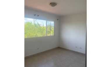 ALQUILO CASA EN BRISA DEL GOLF EN PH VILLA ALTA EN ESQUINA