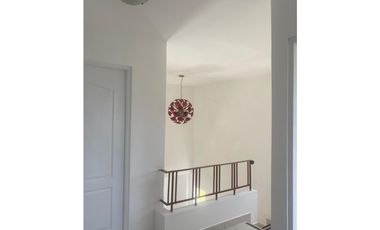 ALQUILO CASA EN BRISA DEL GOLF EN PH VILLA ALTA EN ESQUINA