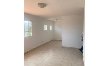 ALQUILO CASA EN BRISA DEL GOLF EN PH VILLA ALTA EN ESQUINA