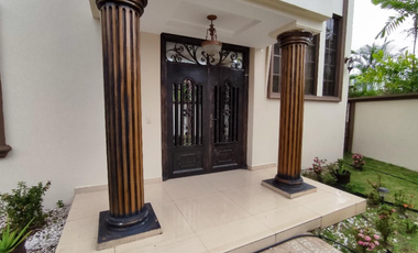 SE VENDE CASA ALTOS DE PANAMA CONDADO DEL REY 4 HABITACION 675M PATIO