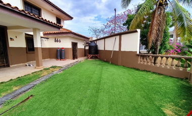 SE VENDE CASA ALTOS DE PANAMA CONDADO DEL REY 4 HABITACION 675M PATIO