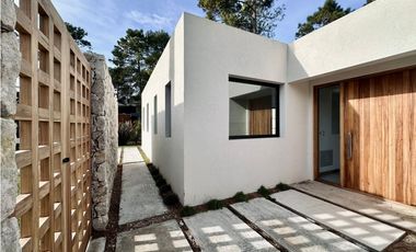 PINAMAR- CASA ISLA DEL GOLF A ESTRENAR -   ANTICIPO + CUOTAS