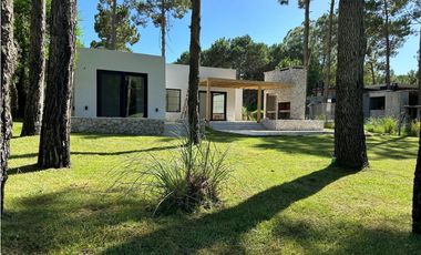 PINAMAR- CASA ISLA DEL GOLF A ESTRENAR -   ANTICIPO + CUOTAS