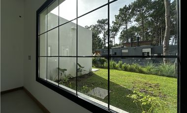 PINAMAR- CASA ISLA DEL GOLF A ESTRENAR -   ANTICIPO + CUOTAS