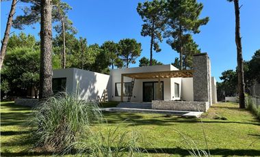 PINAMAR- CASA ISLA DEL GOLF A ESTRENAR -   ANTICIPO + CUOTAS