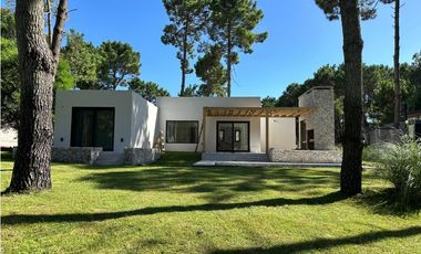 PINAMAR- CASA ISLA DEL GOLF A ESTRENAR -   ANTICIPO + CUOTAS