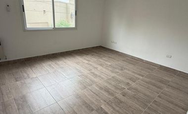 Casa - Esteban Echeverria - ALQUILER POR UN AÑO .  Pago adelantado