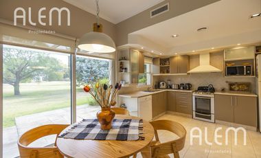 Casa en Venta en Saint Thomas Sur, Canning | 4 Dormitorios