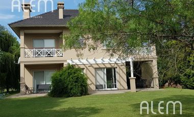 Casa en Venta en Saint Thomas Sur, Canning | 4 Dormitorios