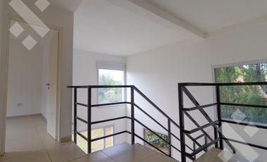 Alquiler casa 3 dormitorios con pileta B° Privado La Zagala