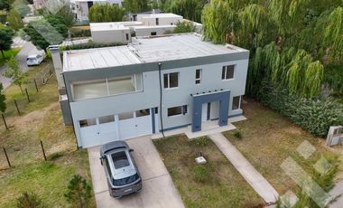 Alquiler casa 3 dormitorios con pileta B° Privado La Zagala