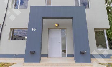 Alquiler casa 3 dormitorios con pileta B° Privado La Zagala