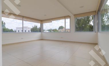 Alquiler casa 3 dormitorios con pileta B° Privado La Zagala