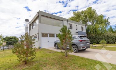 Alquiler casa 3 dormitorios con pileta B° Privado La Zagala