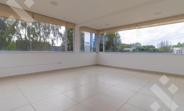 Alquiler casa 3 dormitorios con pileta B° Privado La Zagala
