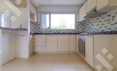 Alquiler casa 3 dormitorios con pileta B° Privado La Zagala