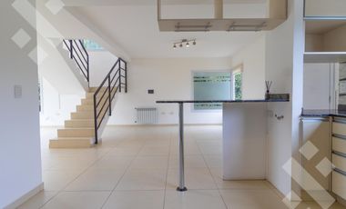 Alquiler casa 3 dormitorios con pileta B° Privado La Zagala