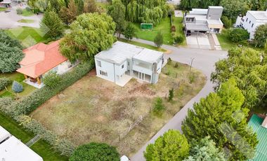 Alquiler casa 3 dormitorios con pileta B° Privado La Zagala