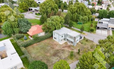 Alquiler casa 3 dormitorios con pileta B° Privado La Zagala