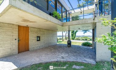Venta - Casa 3 Ambientes con Diseño Único - Sierra de los Padres